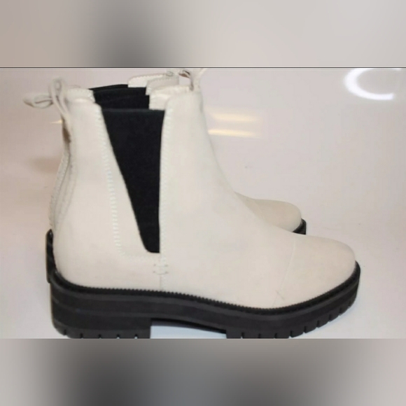 Like NEW TOMS Dakota Water Resist Leather Size 6 Ankle Boots - Picture 6 of 11